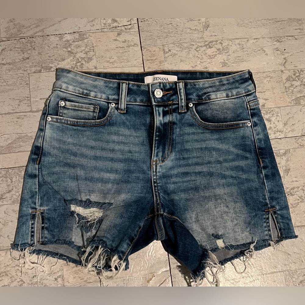 Zenana Outfitters Blue Jean Shorts Distressed hem.